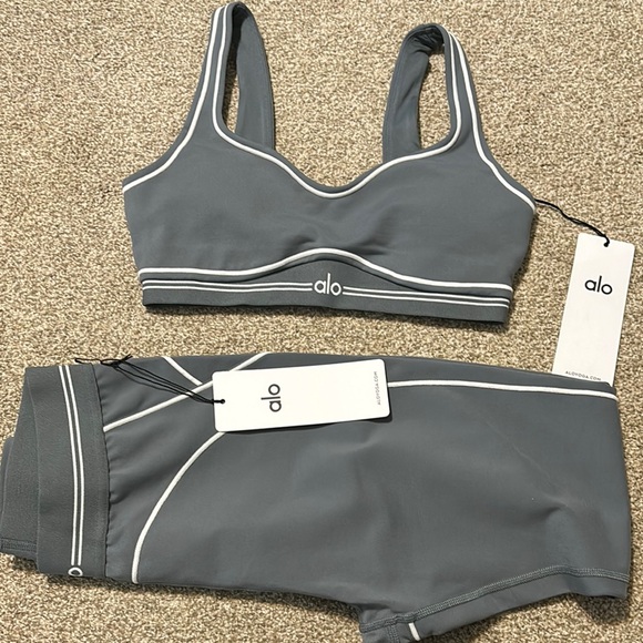 ALO Yoga Other - ALO yoga steel grey heart throb set RARE